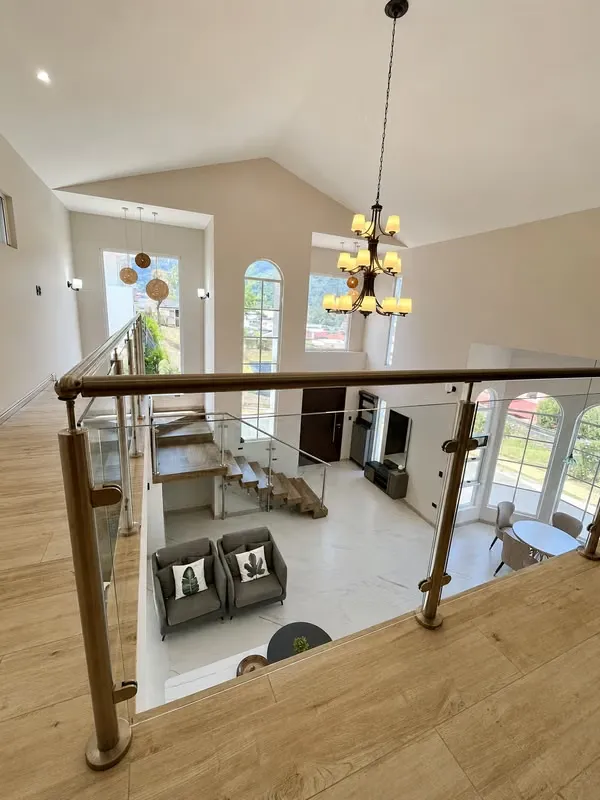 Casa de 2 niveles en condominio Tierras del Este, Curridabat