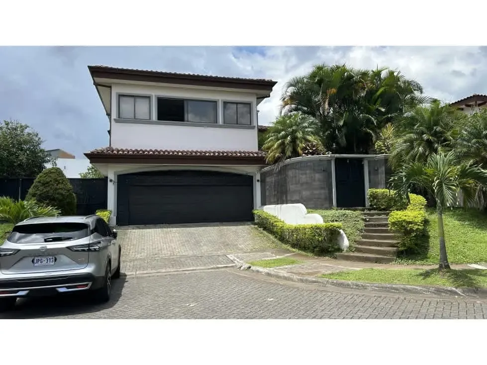 VENTA DE HERMOSA CASA, CONDOMINIO LOS HIDALGO, SANTO DOMINGO 4099 (GC)