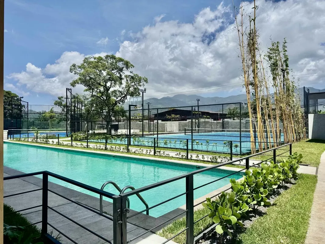 Casa en condominio en Lindora Venta y alquiler