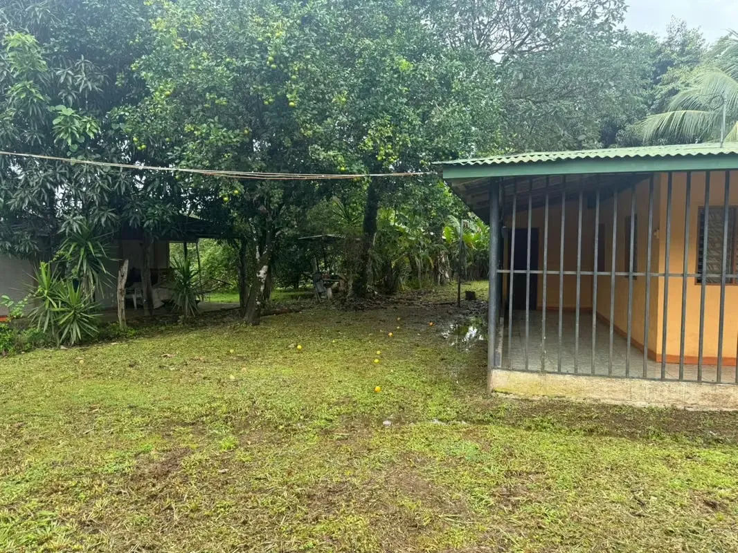 Terreno con casa en San Juan de Turrubares