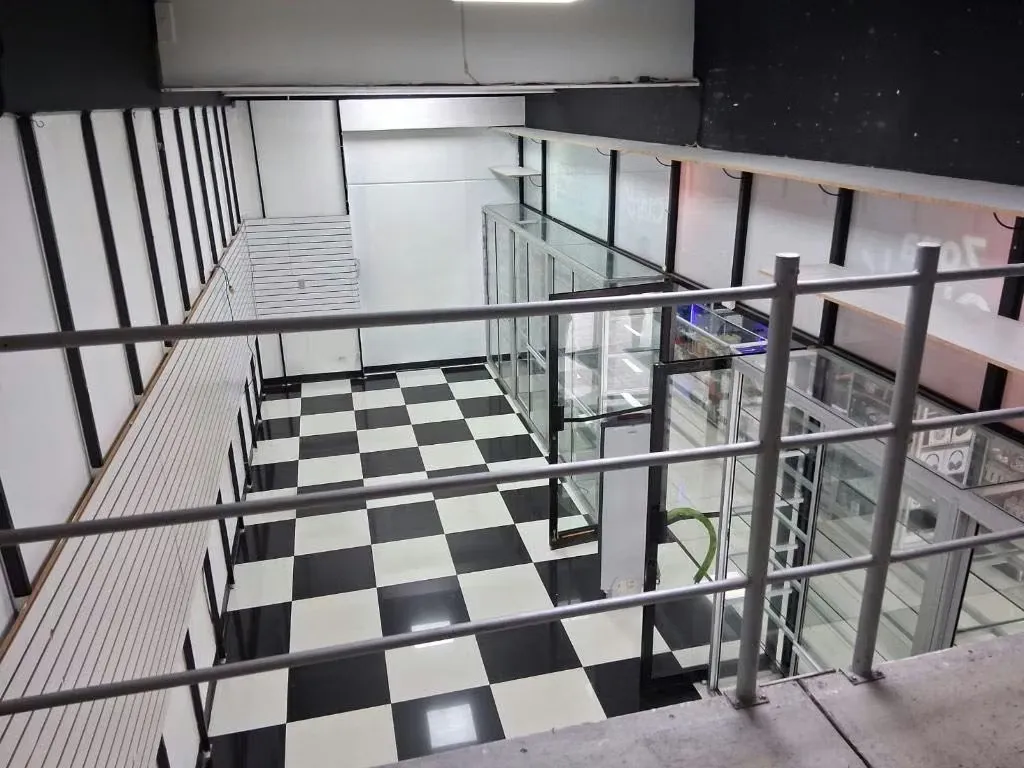 Excelente local comercial disponible en Centro Comercial
