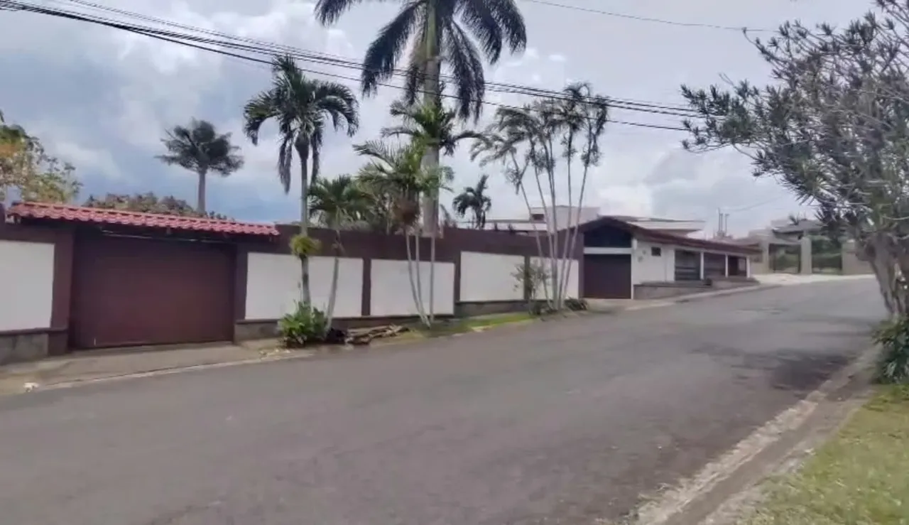 Propiedad con 2 Casas en Residencial, San Ramón, Alajuela