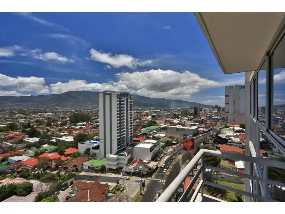 Apartamento en piso 14 de Torre Yoses con vista al sur. Excelente Oportunidad.