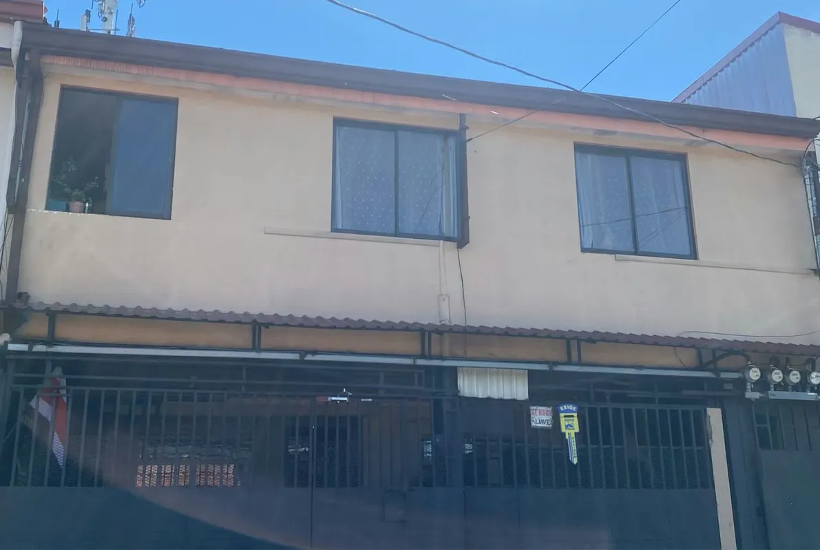Where is Barrio las Lomas? from the Expreso Shopping Center, to San Rafael Ajo 500 meters, or from the Semáforo de ...