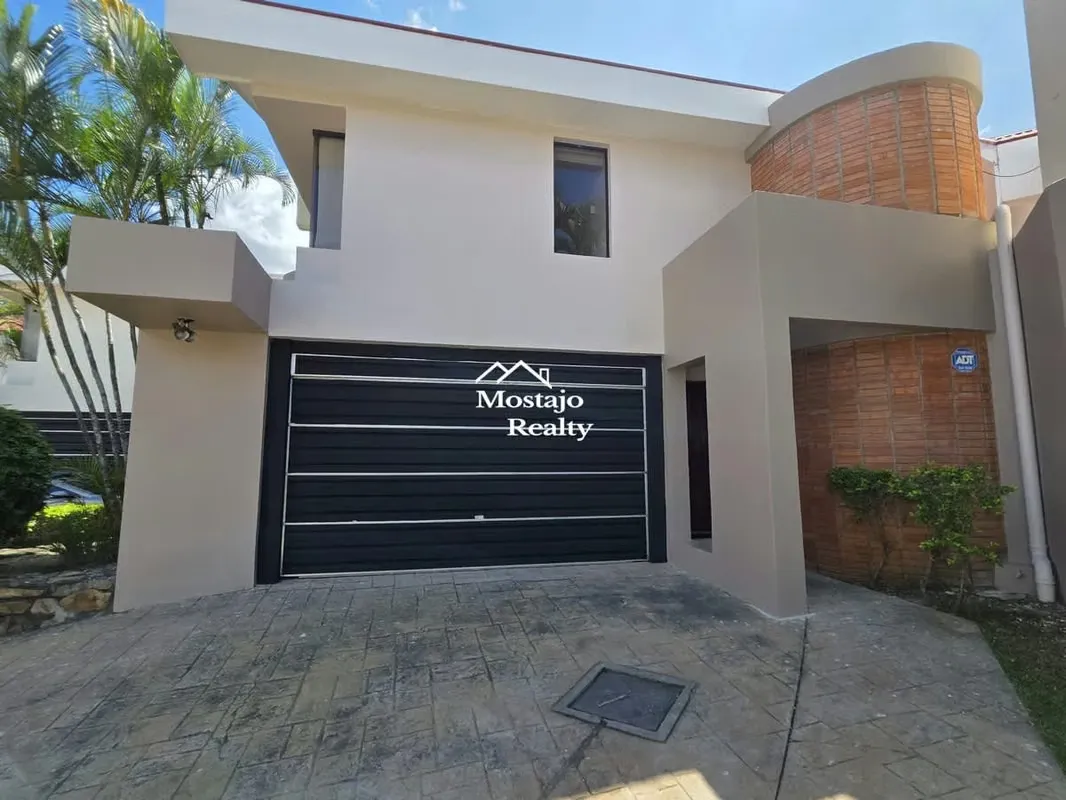 House for sale, Condominium near the Escazú Country Club, 4 parking spaces