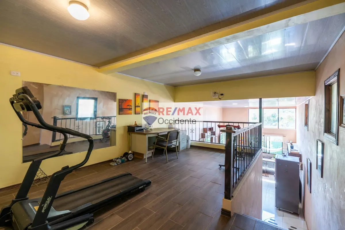 Beautiful Investment Opportunity in a sought-after neighborhood near the mountains of Poas — photo 3