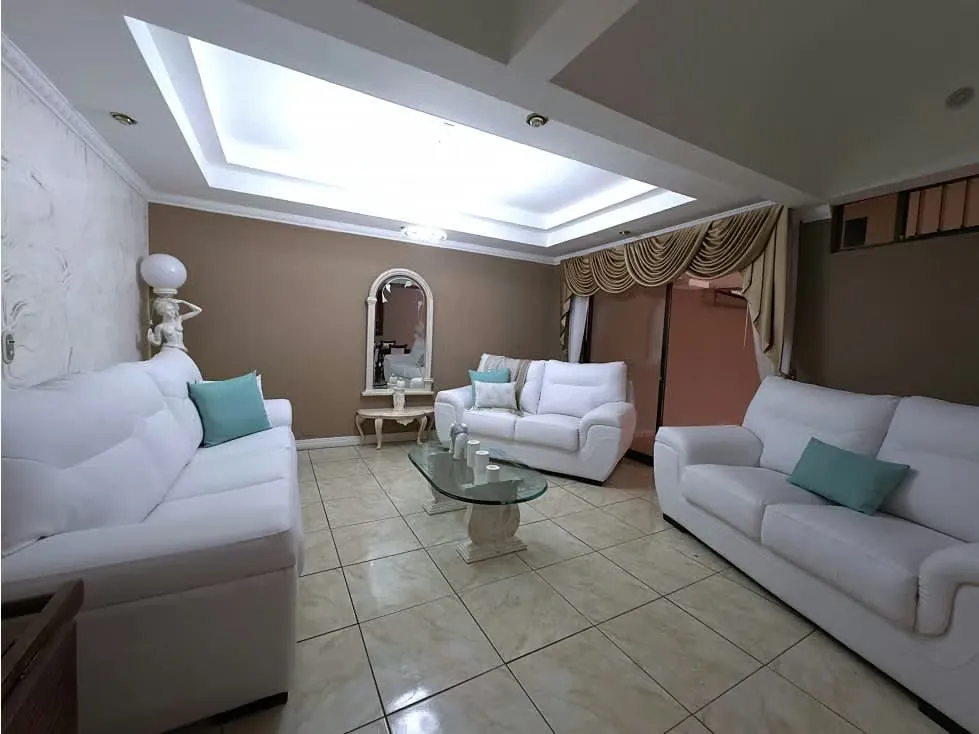 ¡Esta increíble casa en residencial Villa Cecilia, en San Antonio de Coronado, San José, es el hogar perfecto para ti y tu familia! Con un amplio terreno y una construcción de 259 ... — photo 4