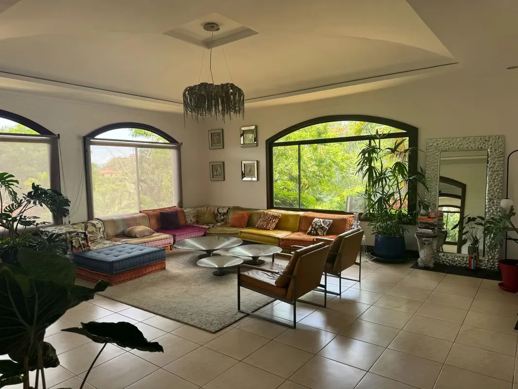 HOUSE FOR RENT/SALE IN VILLA REAL*