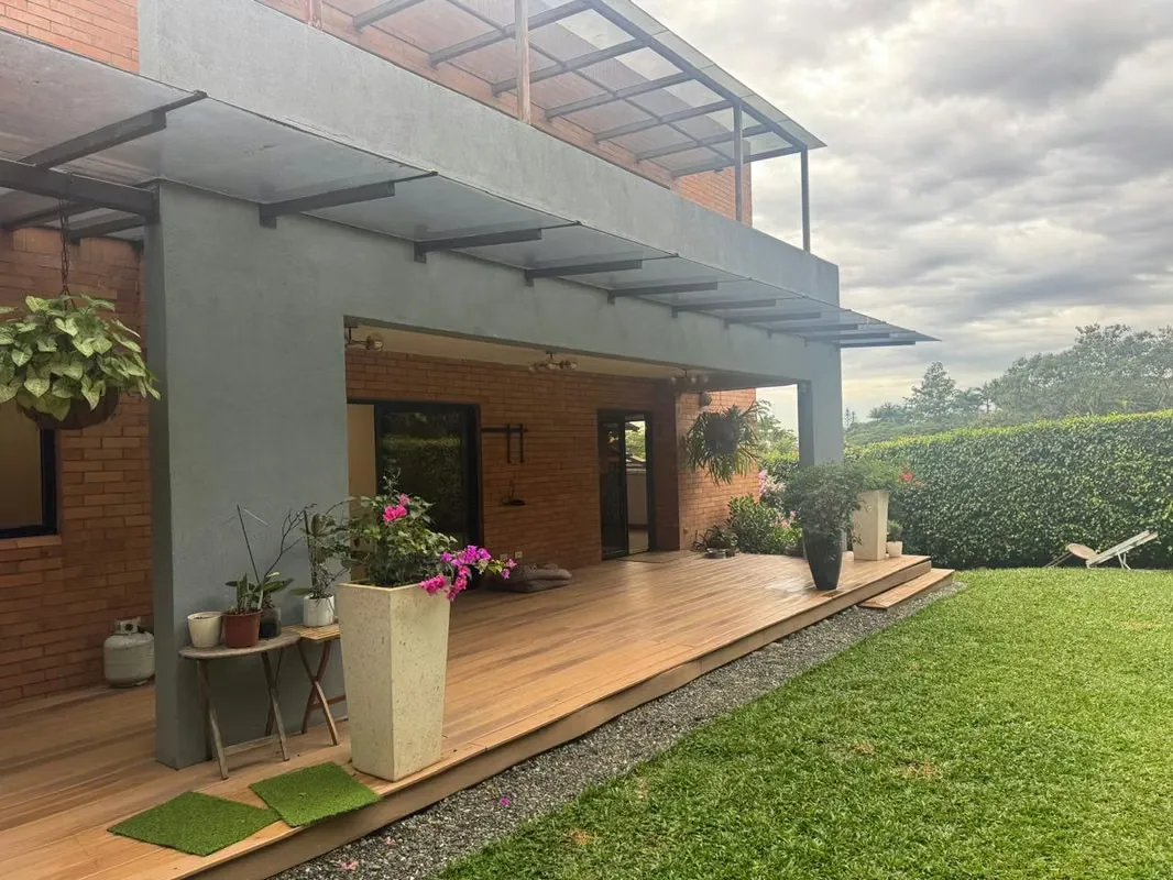 SANTA ANA LINDORA ESPECTACULAR CASA CON CUATRO DORMITORIOS