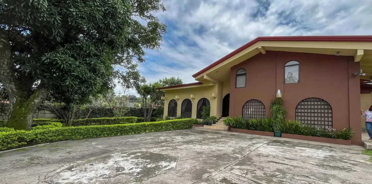 For Sale. Santa Ana. Commercial and residential lasn use.