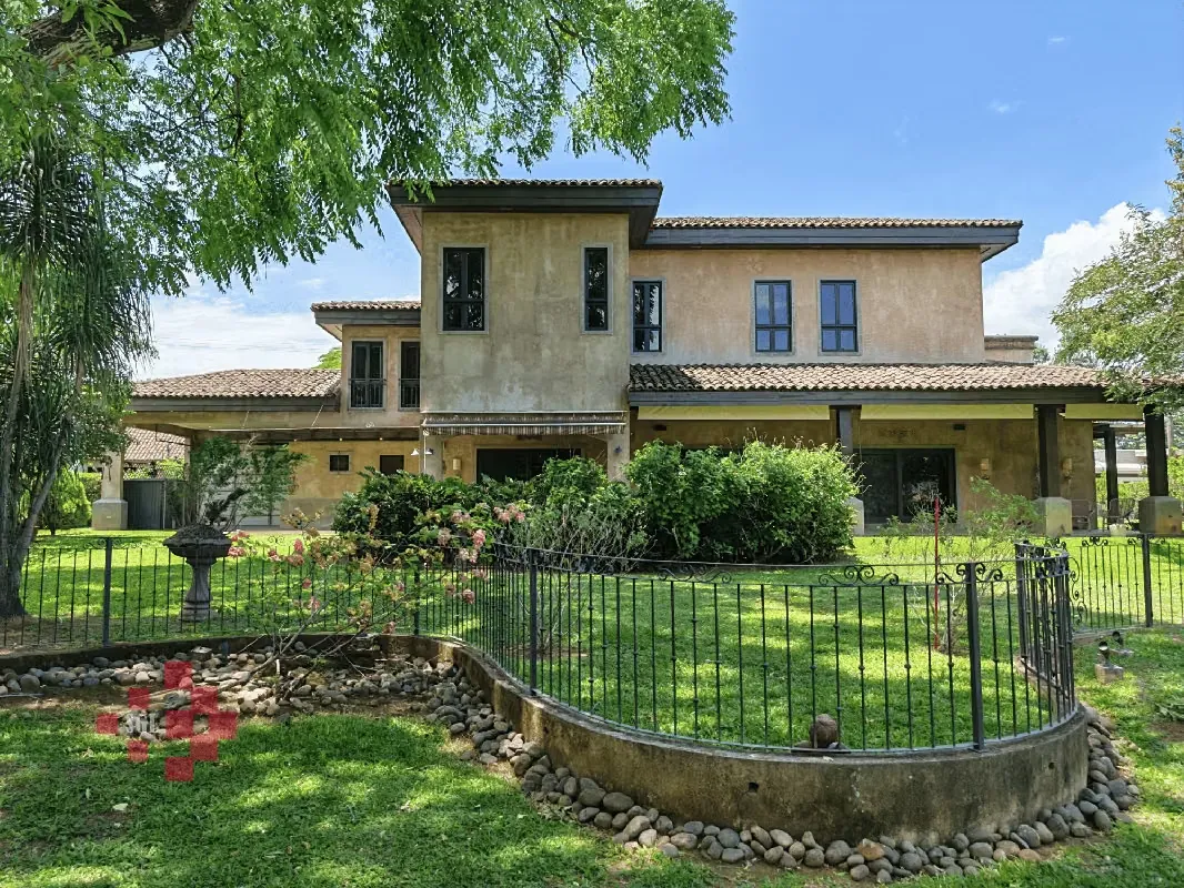 Tuscan-Style Luxury Home in Hacienda Los Reyes, La Guácima de Alajuela