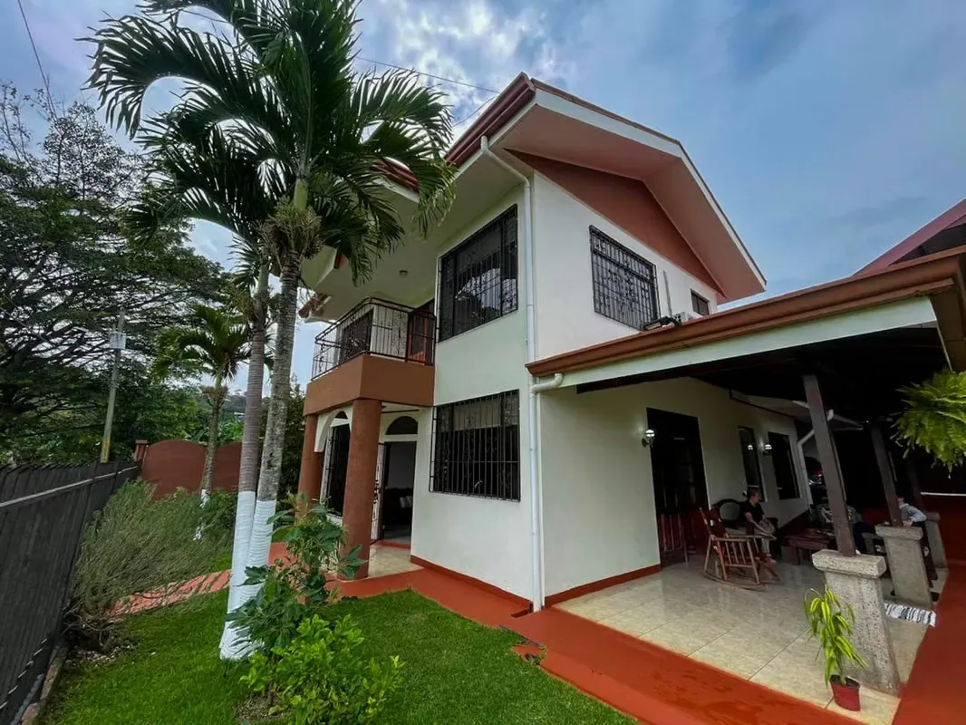 Se vende Casa Naranjo 3 habitaciones