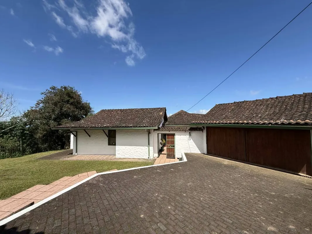 Venta | Casa con amplio terreno y clima fresco, Mata de Plátano, Goicoechea