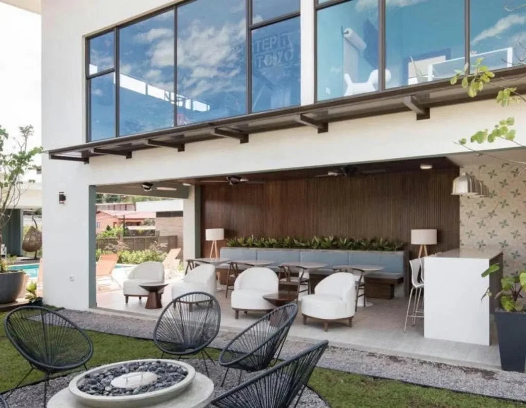 Se alquila La casa se encuentra ubicada en el Condominio Escazú Urbano, en San Antonio de Escazú,