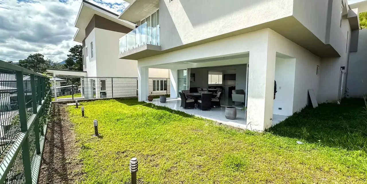 Condominio Nuevo para Estrenar con Vistas en Guachipelín, Escazú