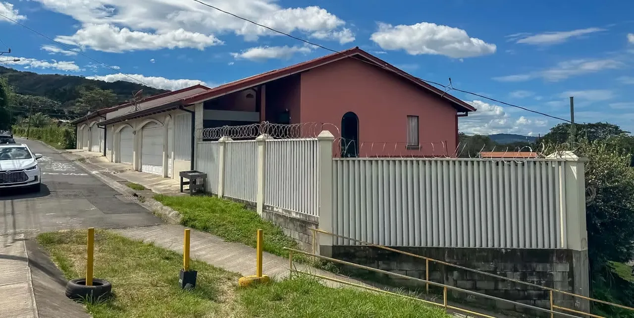 4 Neighboring Houses Rented for Investment in Piedades Santa Ana