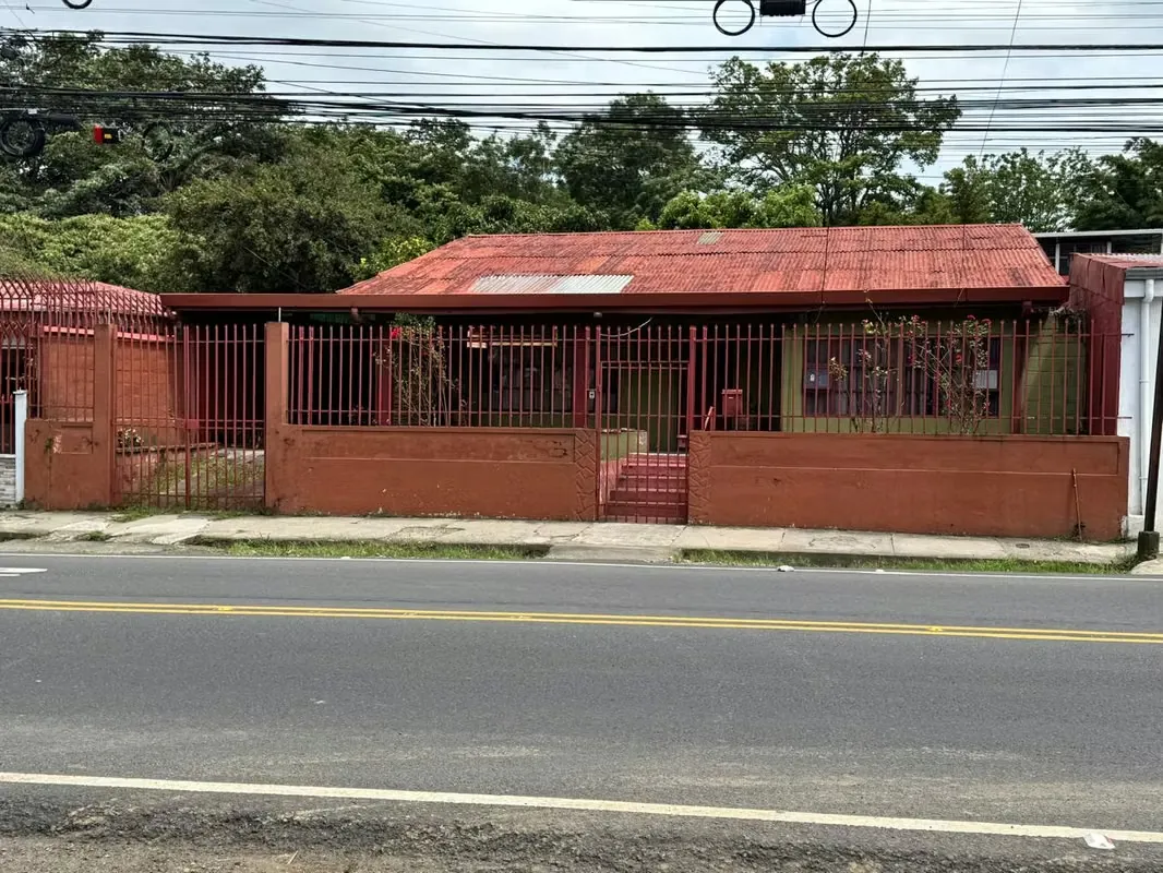 Excellent investment opportunity in an area with high growth projection and high value. It offers property with ...