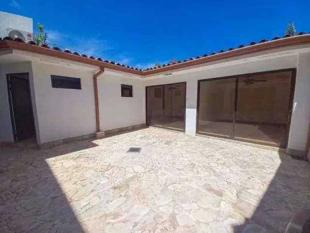 Large room with bathroom and air conditioning