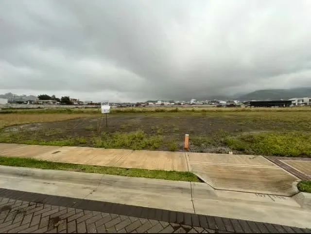 Id # 40923 venta de Lote en Condominio Nuevo, Lomas de Ayarco