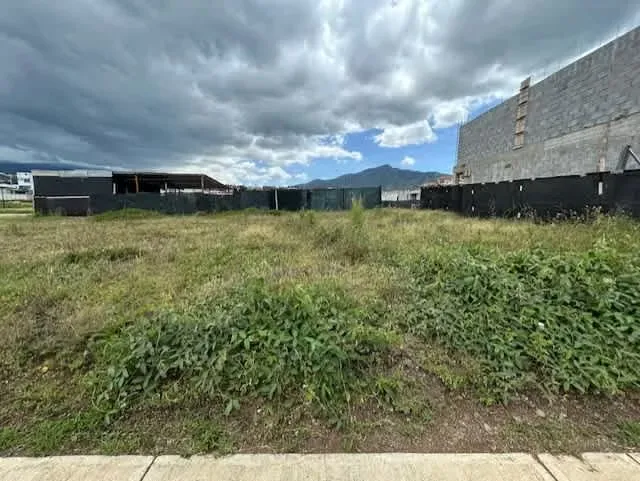 Avenida del Este se sitúa en una de las zonas de mayor plusvalía en Curridabat, con accesos estratégicos y un entorno de perfil alto. Este proyecto residencial representa un concepto ...