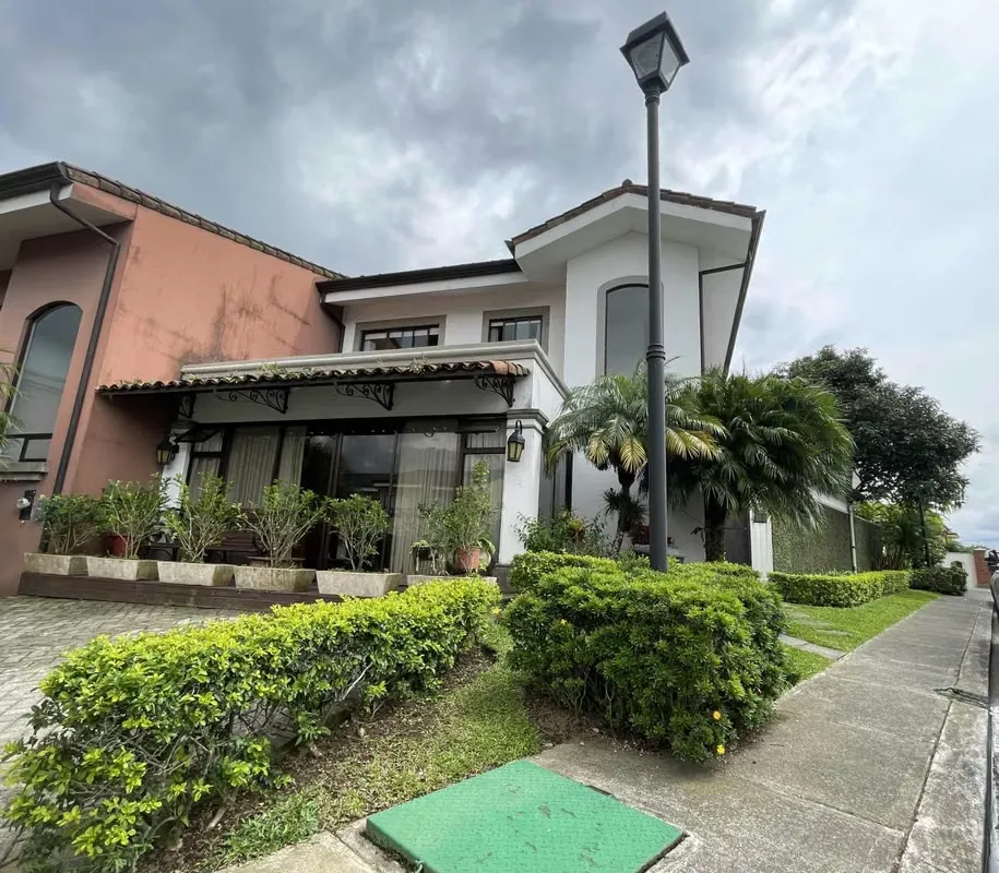 SALE OF HOUSE IN THE SEGOVIANA GRANADILLA, CURRIDABAT