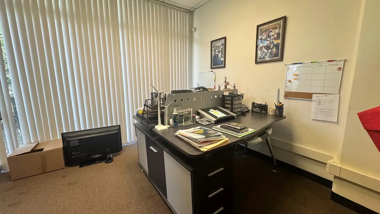 Located in the renowned Oficentro Palacio, in the heart of La Uruca, this 50 m² office offers an excellent opportunity for professionals, clinics, accounting firms, or companies ... — photo 4