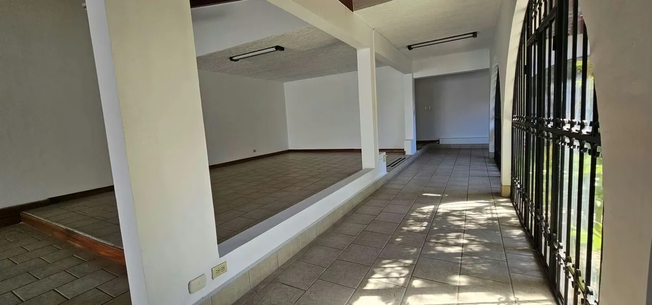 This property located on the Boulevard in Rohrmoser offers COMMERCIAL LAND USE and is perfect for commerce ... — photo 5