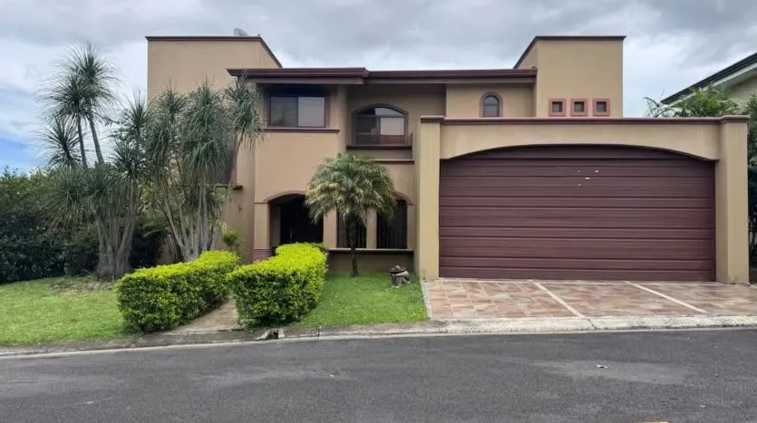 Spectacular House for Sale in Condominio Santa Lucía