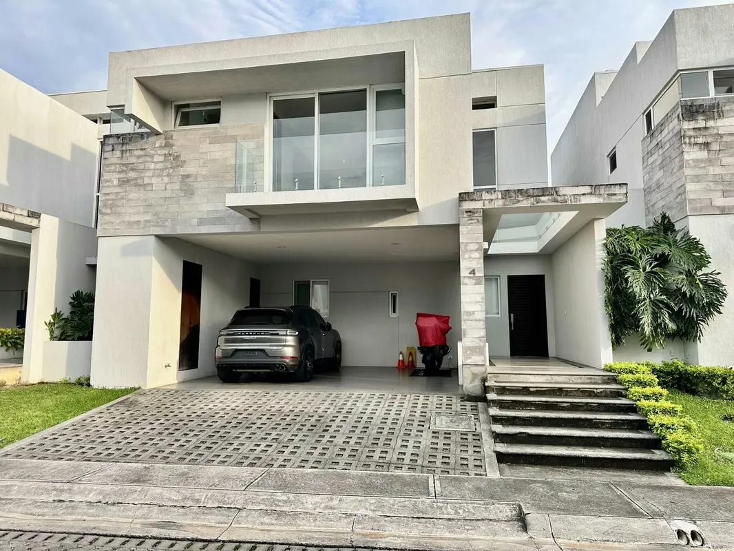 Modern and Spacious House for Sale, Guachipelín (FAU)