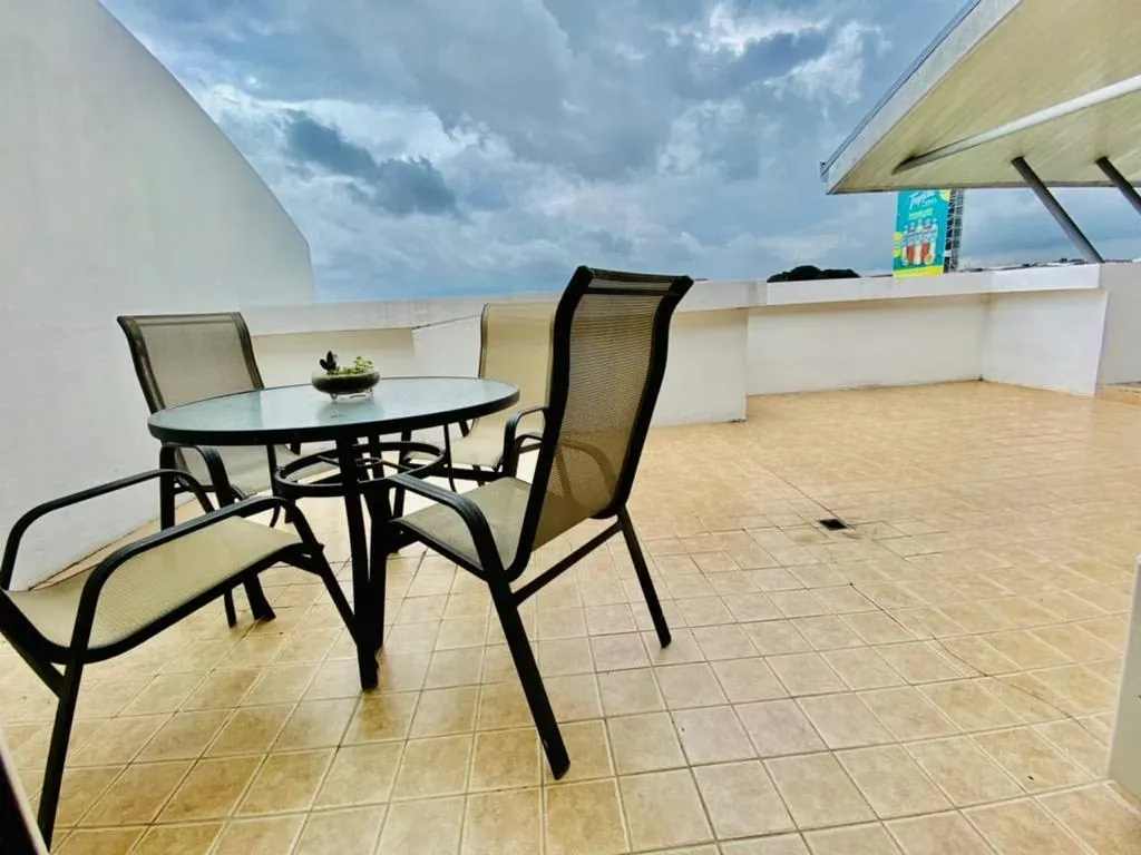 ALQUILER DE APARTAMENTO AMUEBLADO EN DISTRITO 4