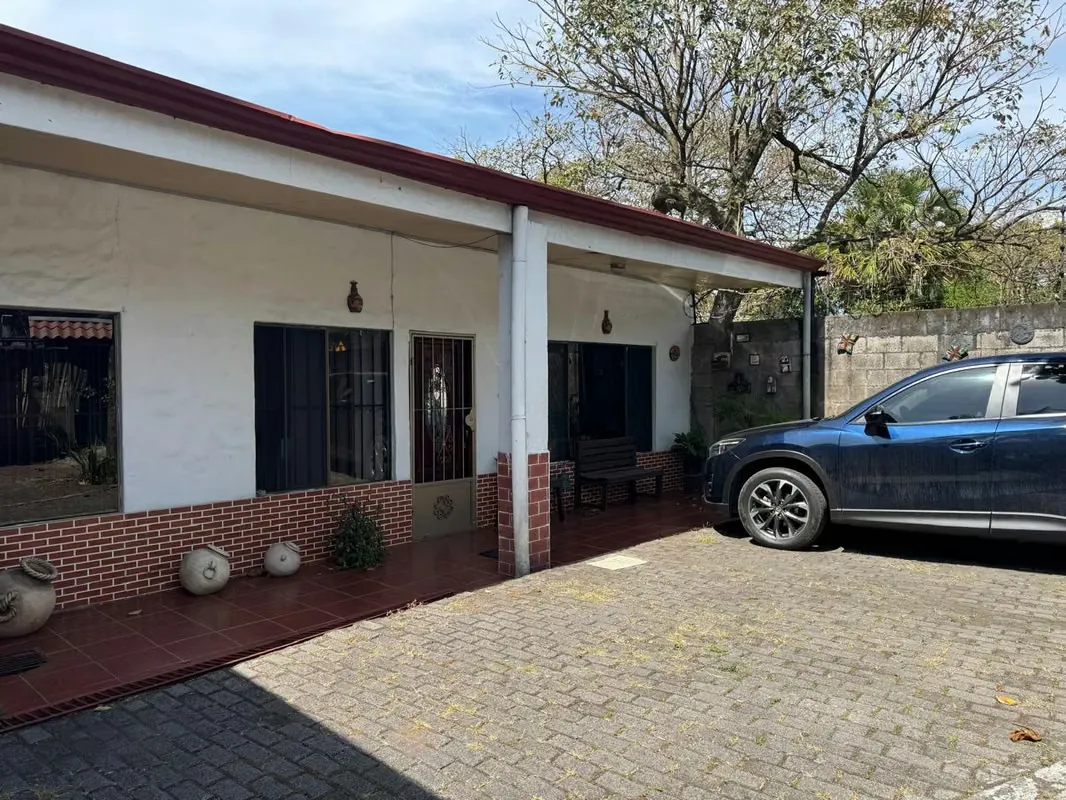 COMMERCIAL PROPERTY IN RIO ORO DE SANTA ANA 1.090m2