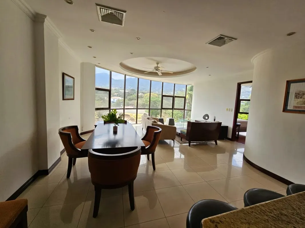 Descubra esta excelente oportunidad de vivir o invertir en una de las zonas más exclusivas del oeste de San José. Este ... — photo 2