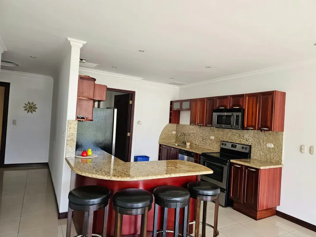 Descubra esta excelente oportunidad de vivir o invertir en una de las zonas más exclusivas del oeste de San José. Este ... — photo 4
