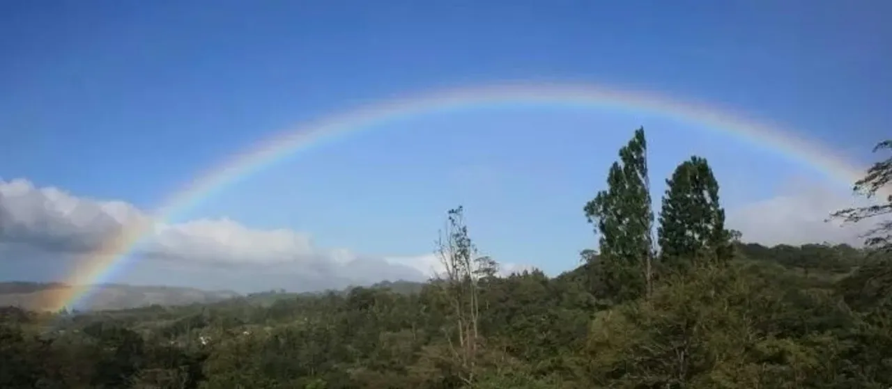 MA Asesorías vende terreno con vista al Golfo de Nicoya y a las montañas de Monteverde.