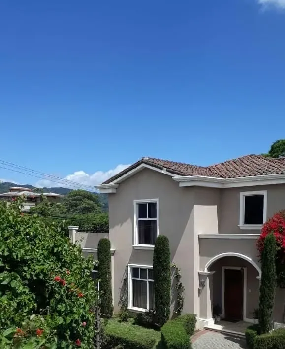 This impressive French-style home combines elegance, comfort, and exceptional construction quality. Located in the prestigious Lomas de Ayarco area, east of San José—a neighborhood ...