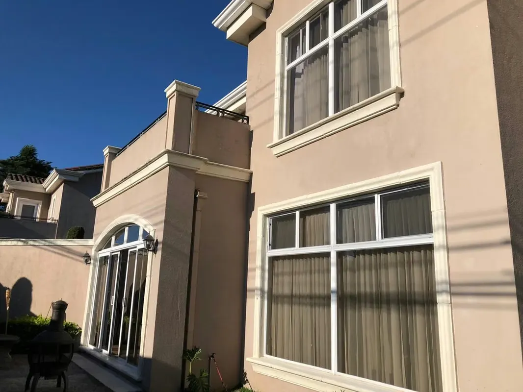 This impressive French-style home combines elegance, comfort, and exceptional construction quality. Located in the prestigious Lomas de Ayarco area, east of San José—a neighborhood ... — photo 3