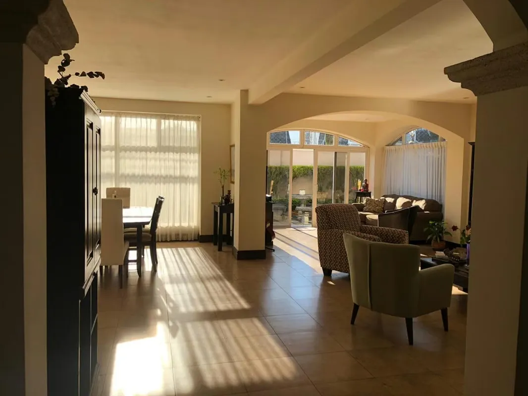 This impressive French-style home combines elegance, comfort, and exceptional construction quality. Located in the prestigious Lomas de Ayarco area, east of San José—a neighborhood ... — photo 5
