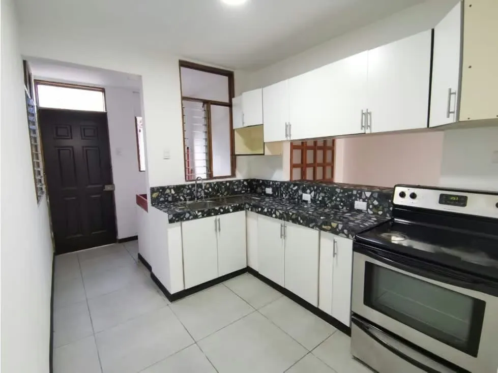 Este cómodo apartamento se ubica a 300 mts de la universidad Fidélitas en Lourdes de ... — photo 5