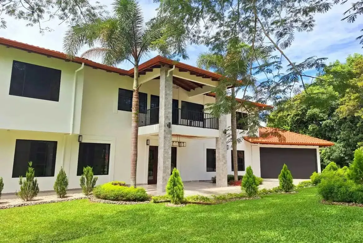 Tropical Bliss – Casa Inteligente de Lujo en Atenas