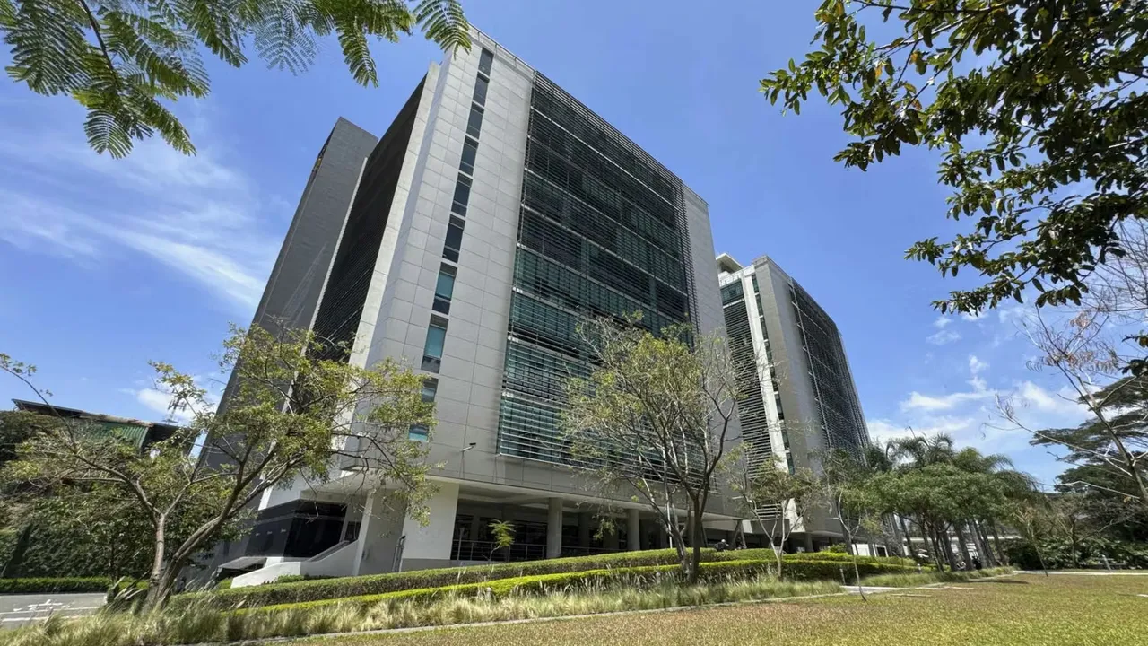 Se vende en edificio corporativo en Calle Blancos área para oficinas de 316 m² y 14 parqueos, cuarto piso