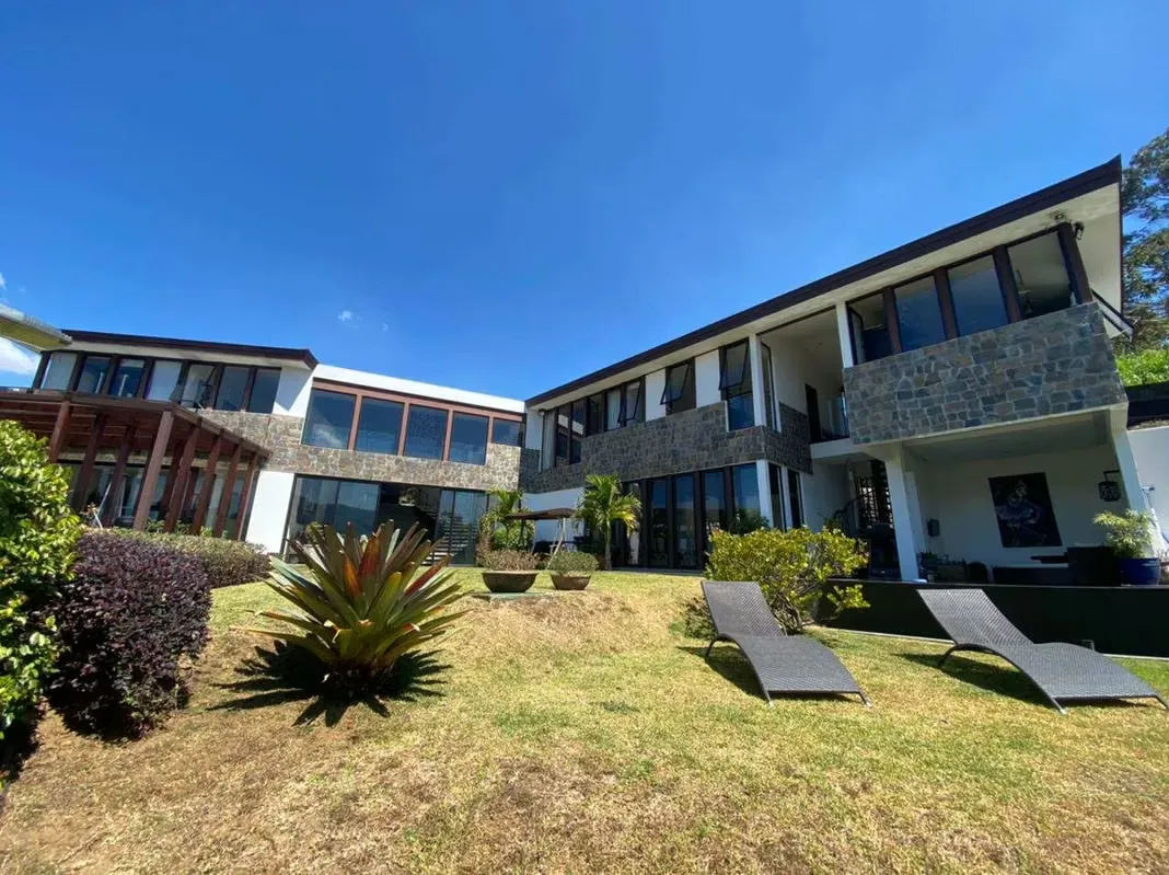 Venta de casa en condominio de lujo en San Juan, La Unión.