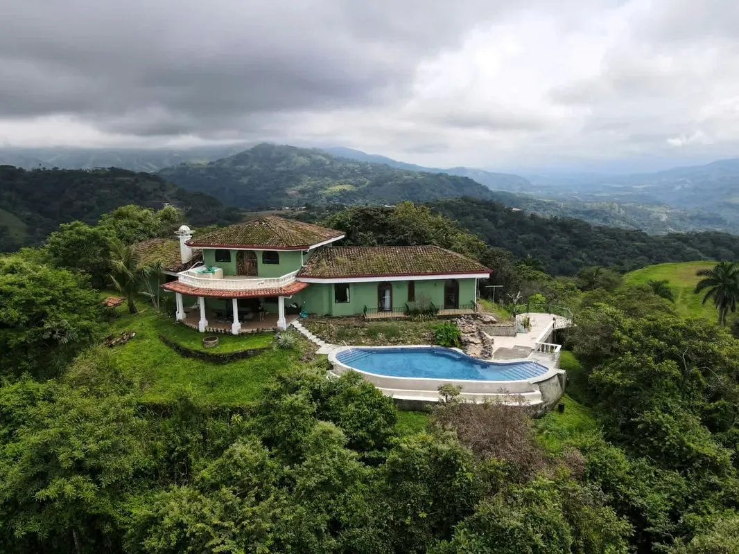 Residencia de Ensueño con Vista al Mar en Vista Mar