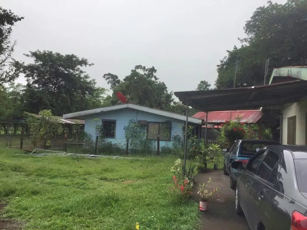 Le ofrecemos la oportunidad de adquirir uno o los dos terrenos en venta ubicados en Barrio Punta Riel de Roxana de ...