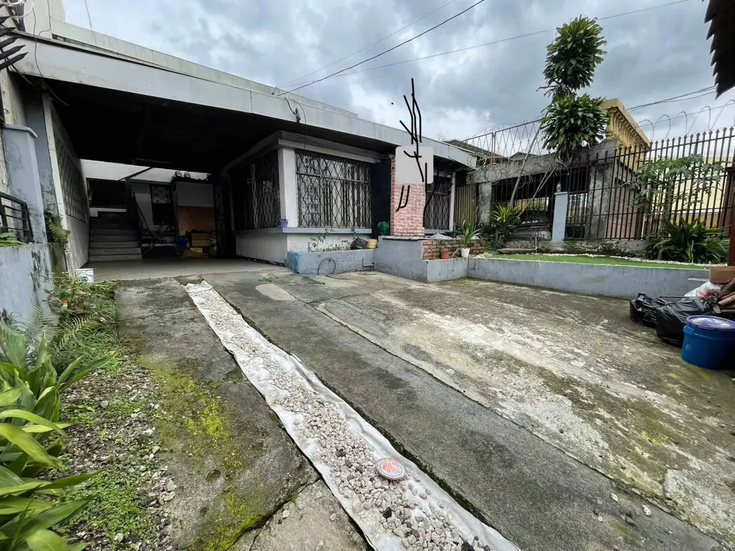 SE VENDE casa para remodelar uso mixto San Francisco de Dos Ríos
