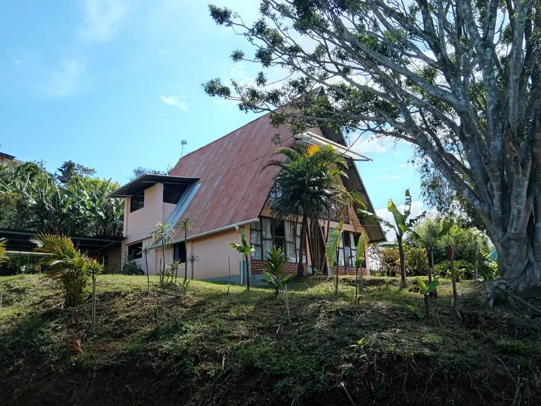 Propiedad con Casa en San Cristóbal Norte, Desamparados, San José