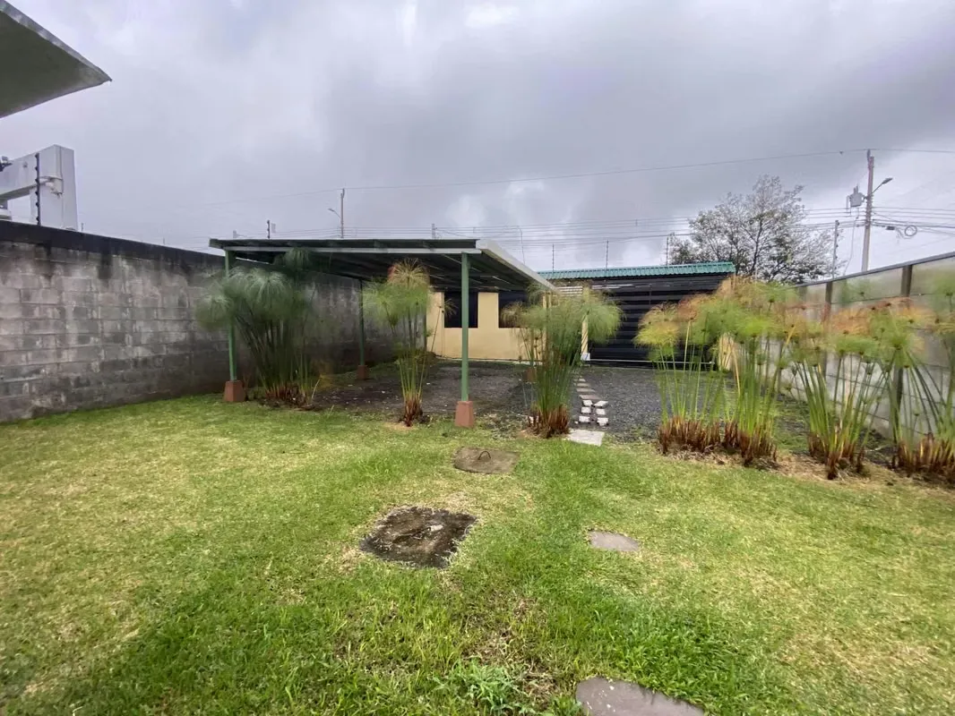 Propiedad en venta ubicada en San Isidro de Heredia, muy cerca del Más X Menos.