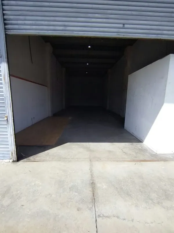 Spacious and comfortable wineries for small or medium industry. They have mixed soil use. Excellent access to Route 27. 24 hrs security. Spacious parking. — photo 4