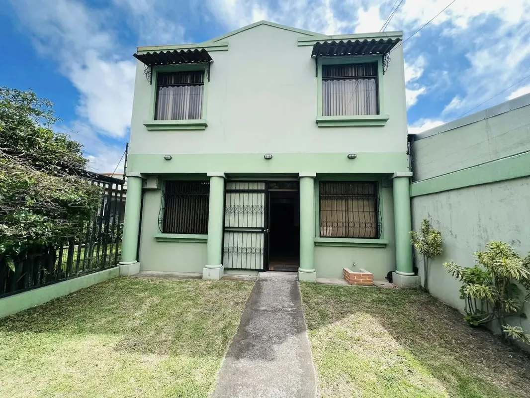 Sale of Building in Cartago near Automercado and Iglesia Domíngo