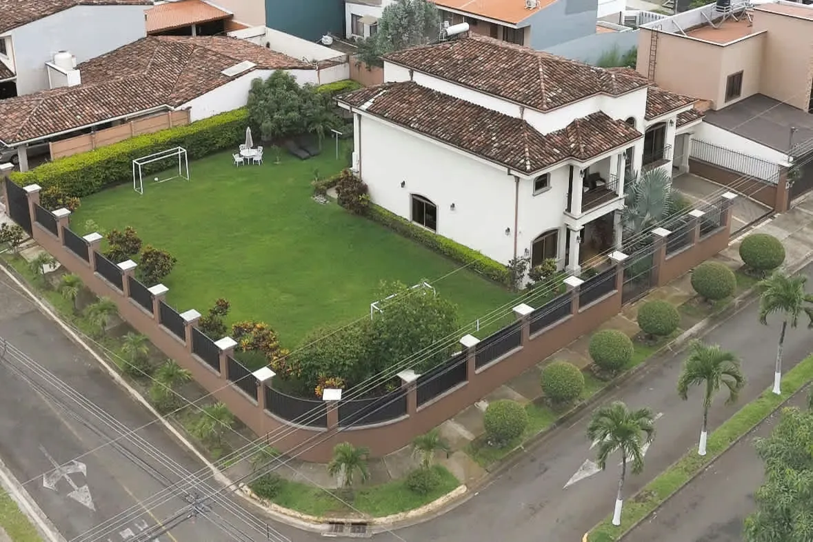 ¡Casa con 3 lotes en venta - Desamparados de Alajuela! — photo 2