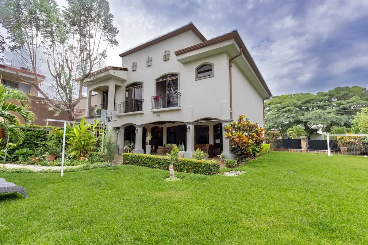 ¡Casa con 3 lotes en venta - Desamparados de Alajuela! — photo 3
